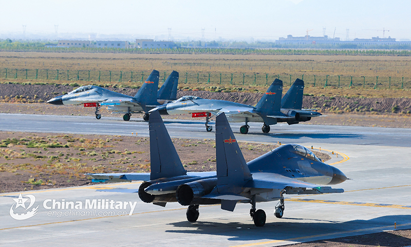 Fighter jets attached to an aviation brigade of the PLA Air Force taxi on the runway before takeoff for a flight training exercise on September 29, 2022. (eng.chinamil.com.cn/Photo by Cui Baoliang)