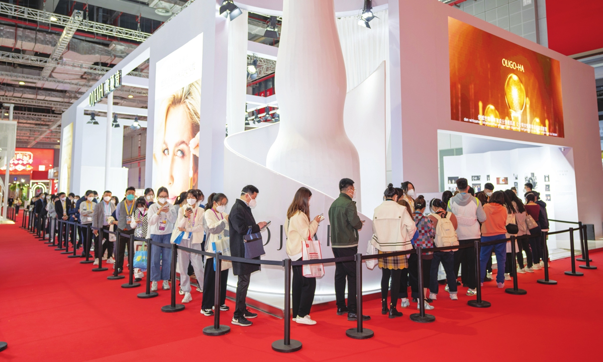 People queue at the CIIE. Photo: VCG