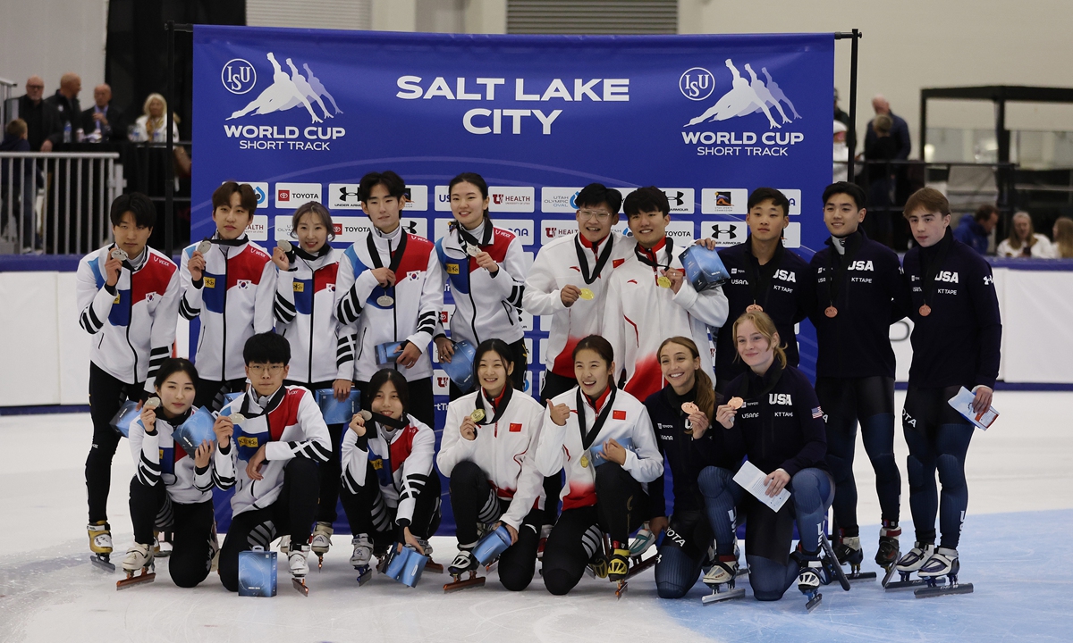 Team China, Team South Korea and Team US pose with their medals after the Mixed 2000m Relay during the ISU World Cup Short Track at the Utah Olympic Oval on November 5, 2022 in Salt Lake City, Utah. Photo: VCG