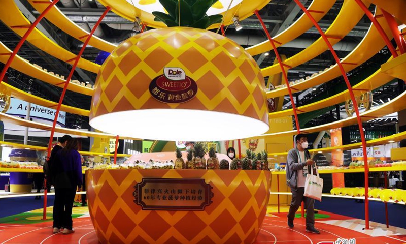 Fresh fruits from Philippines are exhibited during the 5th China International Import Expo in Shanghai, Nov. 6, 2022. Photo: China News Service