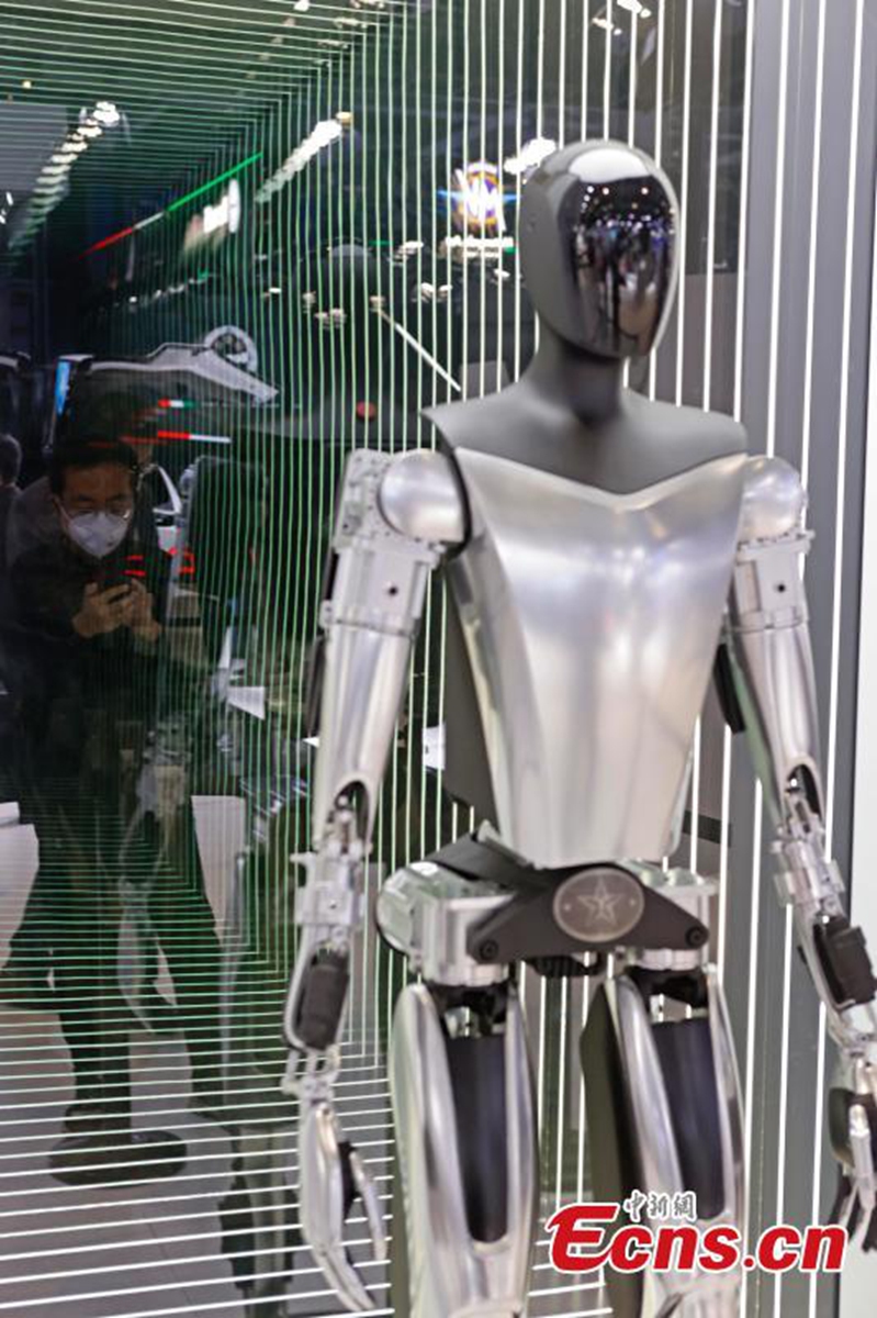 A Tesla Bot is exhibited at the automobile exhibition area of the fifth China International Import Expo (CIIE) at the National Exhibition and Convention Center in Shanghai, Nov. 7, 2022. (Photo: China News Service/Yin Liqin)
