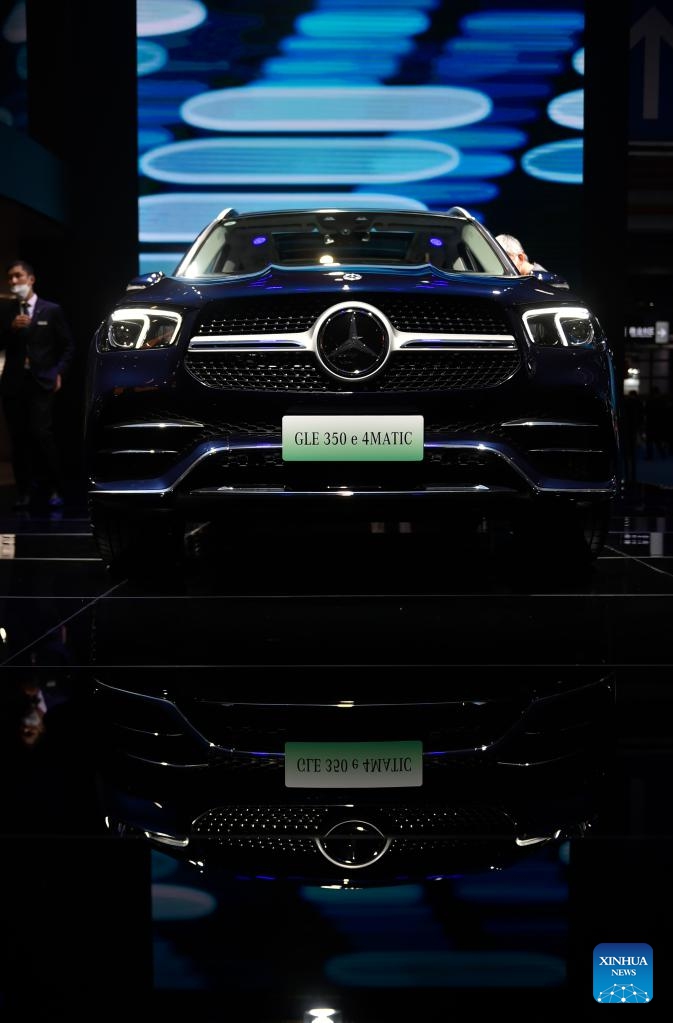 This photo taken on Nov. 6, 2022 shows a Mercedes-Benz car exhibited at the automobile exhibition area of the fifth China International Import Expo (CIIE) at the National Exhibition and Convention Center (Shanghai) in east China's Shanghai. The fifth CIIE will run until Nov. 10 in China's economic hub Shanghai. Photo: Xinhua