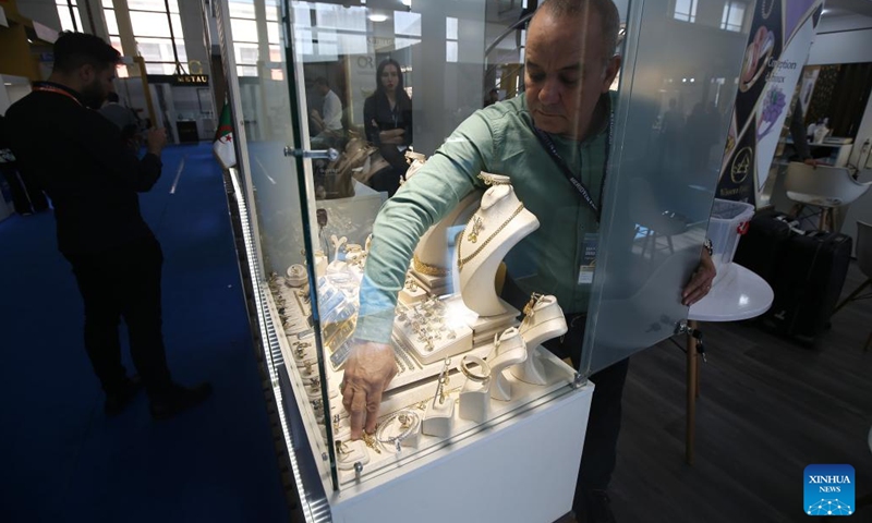 An exhibitor arranges jewels during the 2nd International Jewelry Fair in Algiers, Algeria, on Nov. 7, 2022.(Photo: Xinhua)