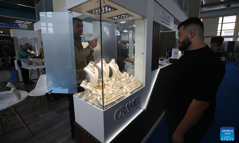 People visit the 2nd International Jewelry Fair in Algiers, Algeria, on Nov. 7, 2022.(Photo: Xinhua)
