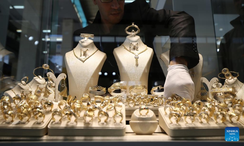 An exhibitor arranges jewels during the 2nd International Jewelry Fair in Algiers, Algeria, on Nov. 7, 2022.(Photo: Xinhua)