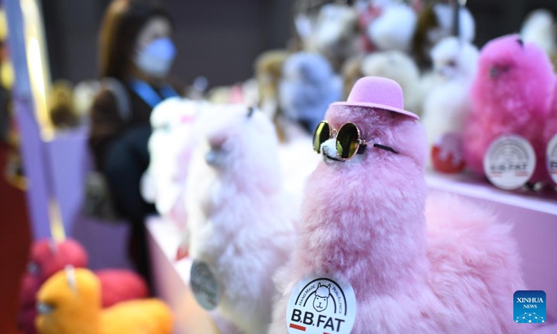 This photo taken on Nov. 7, 2022 shows stuffed toys displayed at a booth of a Peruvian company at the fifth China International Import Expo (CIIE) in east China's Shanghai. Exhibitors from Australia, New Zealand and Peru have displayed alpaca-fur products at the fifth CIIE in Shanghai, attracting many visitors.(Photo: Xinhua)