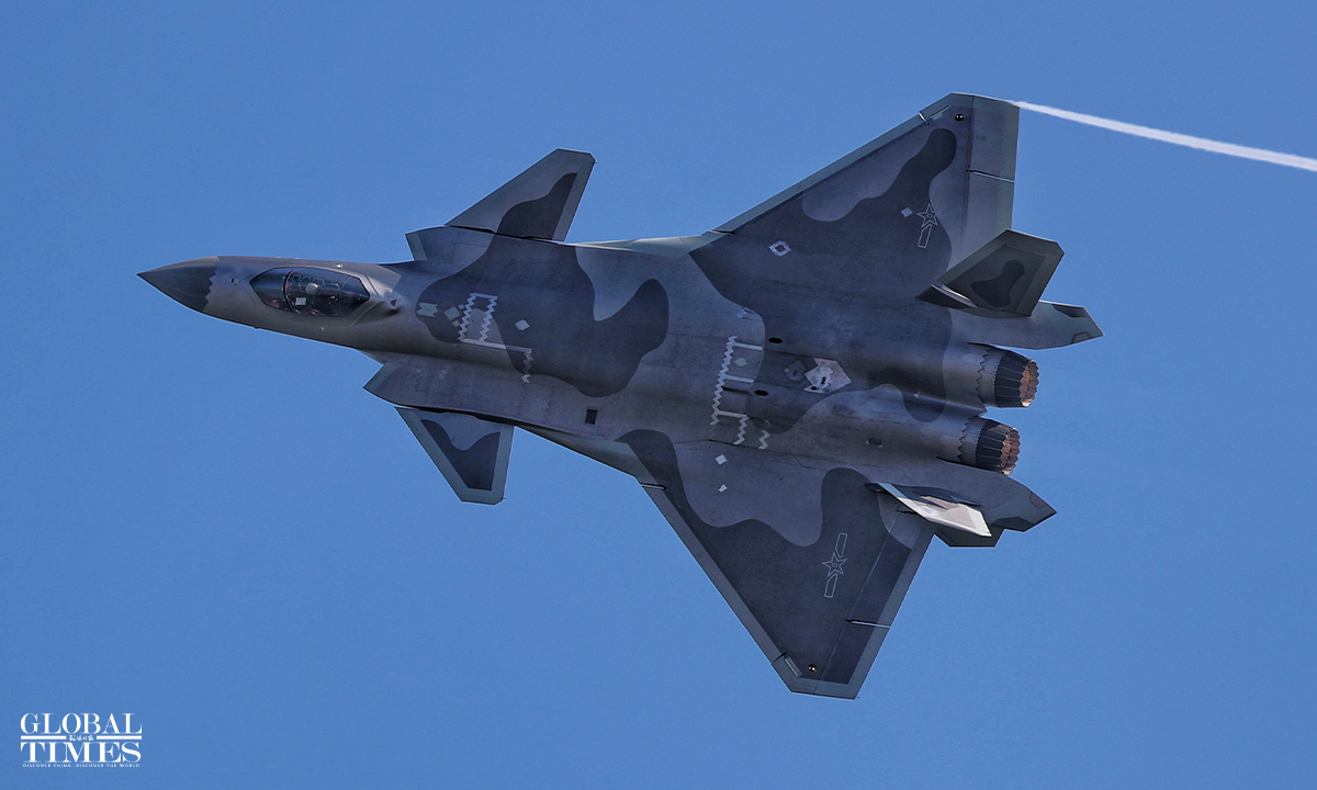 A J-20 stealth fighter jet performs during Airshow China 2022 in Zhuhai, South China's Guangdong Province, on November 9, 2022. Photo: Cui Meng/GT
