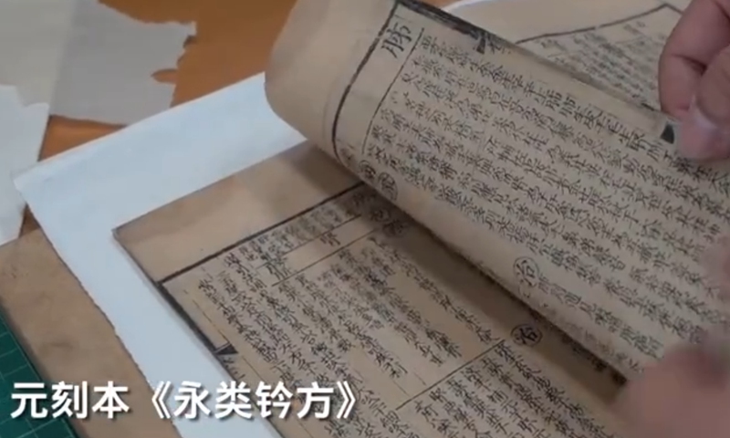 Young ancient book restorer who saved 700-year-old national treasure goes viral. Screenshot of Modern Express