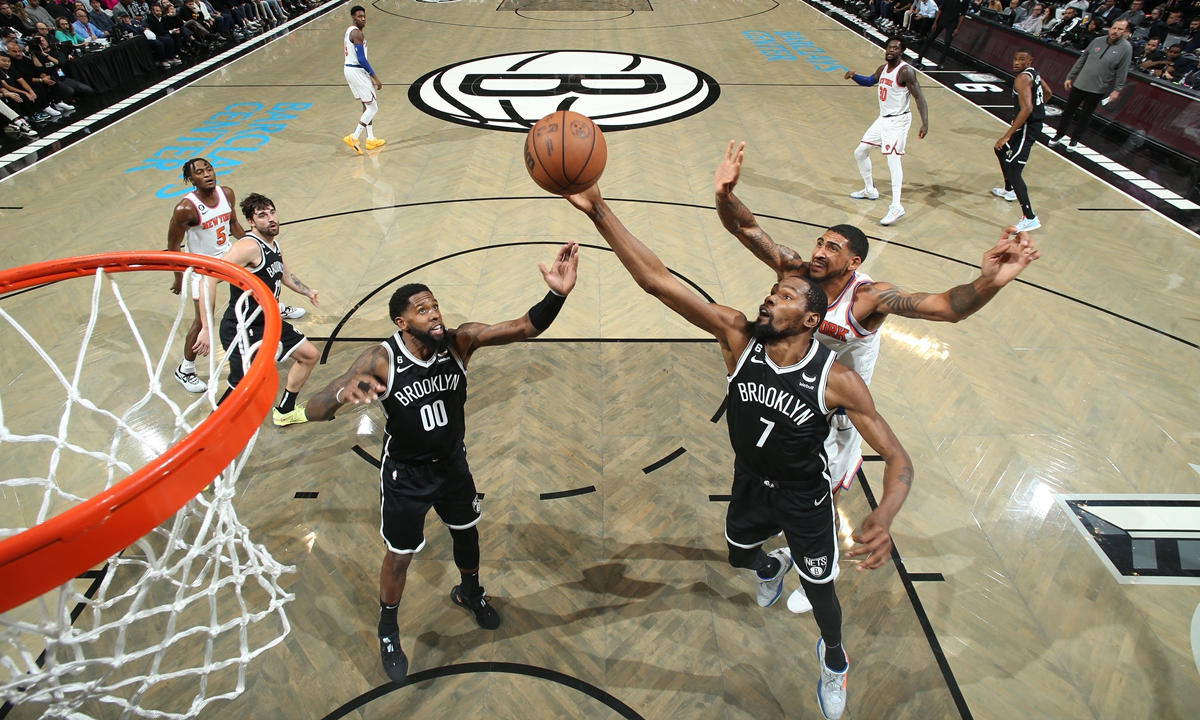 Kevin Durant (No.7) of the Brooklyn Nets grabs the rebound during the game against the New York Knicks at Barclays Center in Brooklyn, New York on November 9, 2022. Photo: VCG