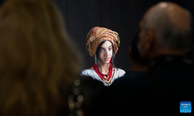 People attend a photography class during the 2022 ProFusion Expo in Toronto, Canada, on Nov. 9, 2022. The two-day photography and videography event kicked off here on Wednesday in Canada and has drawn lots of imaging professionals and enthusiasts.(Photo: Xinhua)
