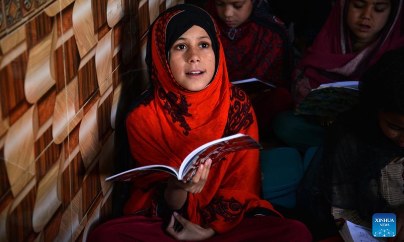 Afghan children study in a class organized by UNICEF in Dand district of Kandahar province, Afghanistan, Nov. 9, 2022. In Kandahar, children and adults receive literacy education in local classes with the help of UNICEF and other partner organizations.(Photo: Xinhua)