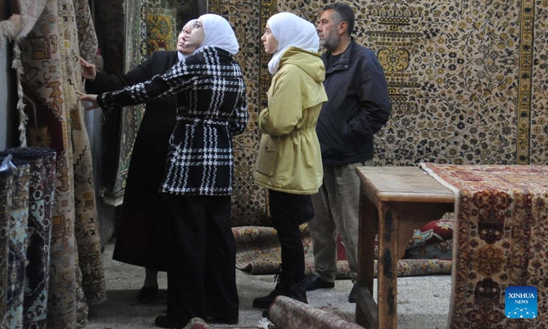 People shop for carpets at a workshop in Damascus, Syria, on Nov. 10, 2022.(Photo: Xinhua)
