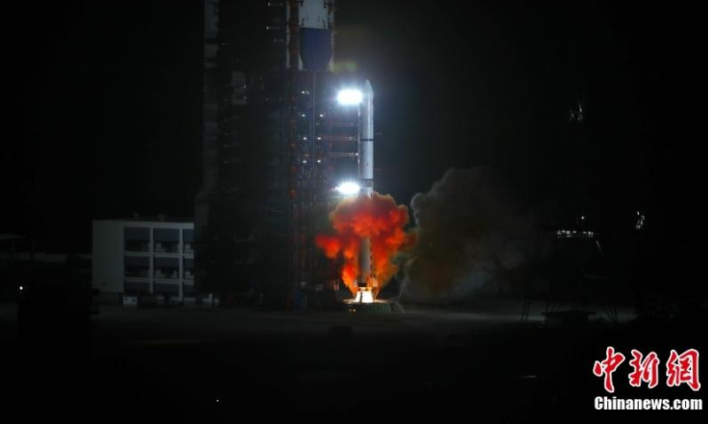 A Long March-2D carrier rocket carrying the Yaogan-36 satellite blasts off from the Xichang Satellite Launch Center in southwest China's Sichuan Province, Nov. 27, 2022. (Photo: China News Service/Liu Guanghui)