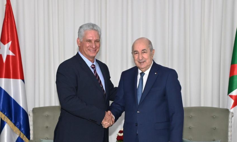 Algerian President Abdelmadjid Tebboune (R) meets with Cuban President Miguel Diaz-Canel in Algiers, Algeria, on Nov. 17, 2022. Abdelmadjid Tebboune on Thursday reiterated Algeria's permanent solidarity with Cuba in the latter's struggle to lift the sanctions imposed on it for over six decades. Photo: Xinhua