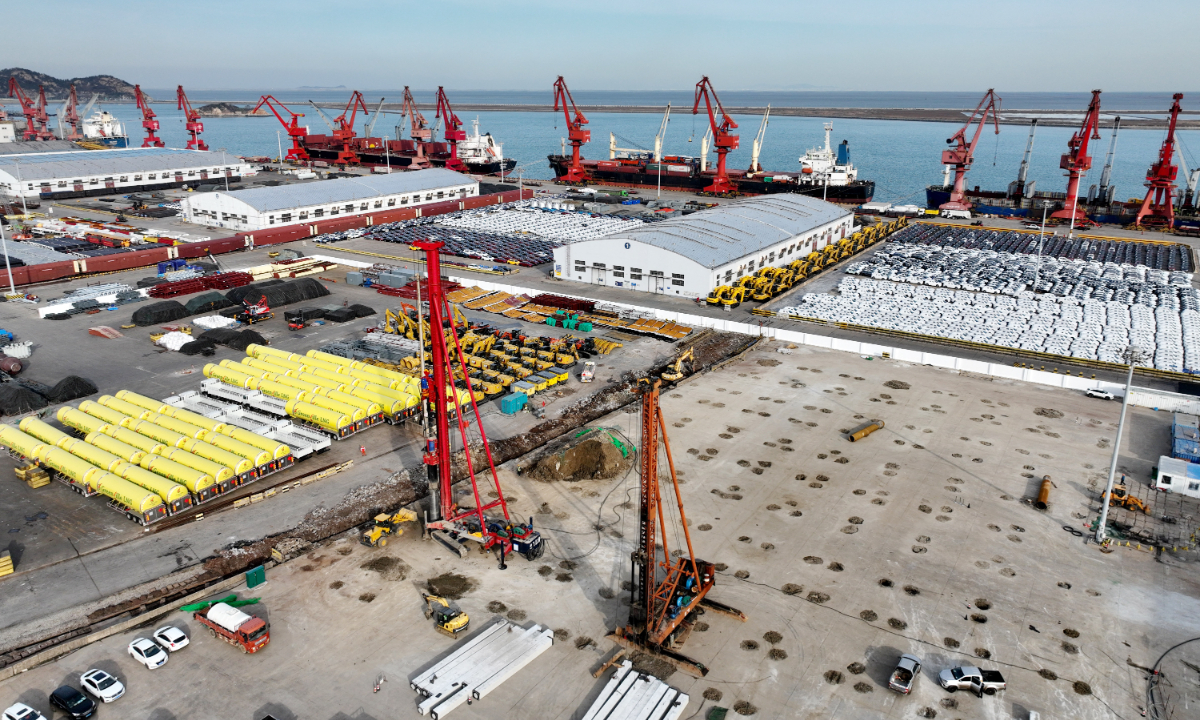 Photo shows the construction site of an intelligent logistics center for automobiles in Lian-yungang, East China's Jiangsu Province on December 1, 2022. The facility, which is ex-pected to be put into use by the end of 2023, will be able to handle 180,000 cars for import and export annually. Photo: VCG