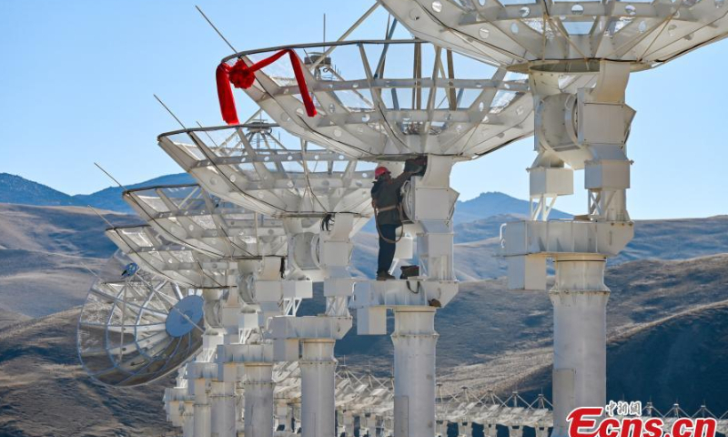 A technician works on an antennas of the Solar Radio Telescope in Daocheng county, Ganzi Tibetan Autonomous Prefecture, southwest China's Sichuan Province, Nov. 13, 2022. Photo: China News Service
