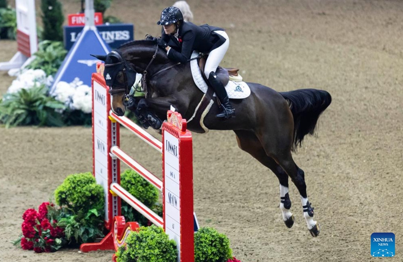 Tiffany Foster of Canada rides her horse Northern Light over an obstacle during the Jump-off of the Longines FEI Jumping World Cup Toronto 2022 in Toronto, Canada, on Nov. 12, 2022. (Photo by Zou Zheng/Xinhua)