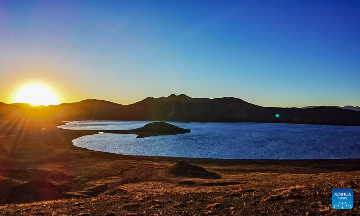 This photo taken on Dec 11, 2022 shows the scenery of the Yamdrok Lake in Nagarze County of Shannan City, southwest China's Tibet Autonomous Region. Photo:Xinhua