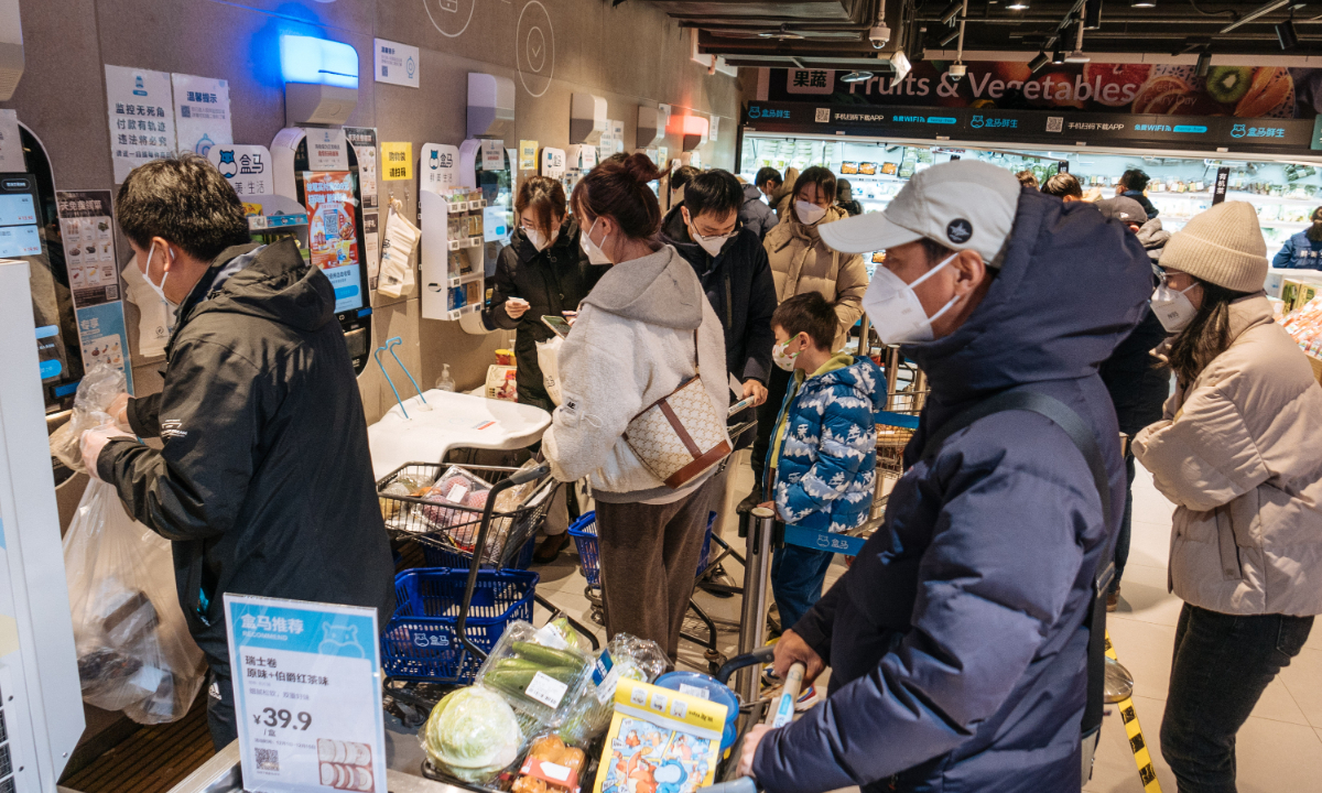 Shoppers queue to use self checkout services at Hema Fresh in Beijing on December 17, 2022. Photo: Li Hao/GT