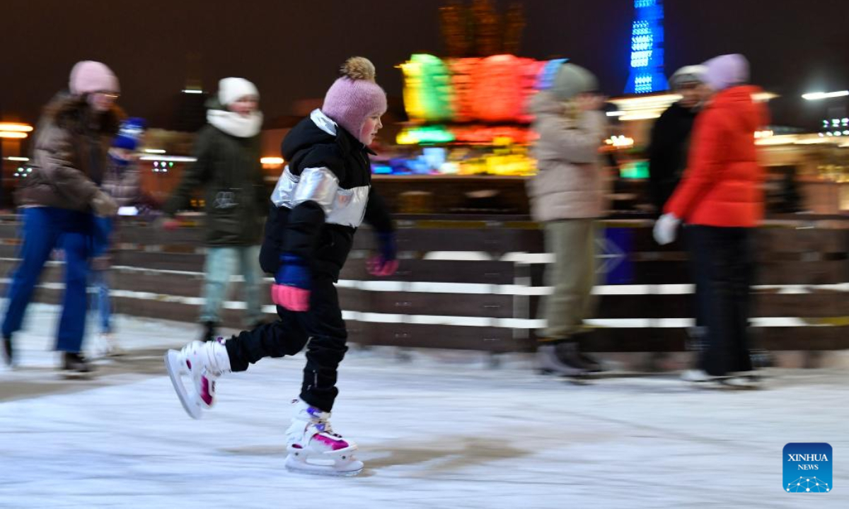 People skate at the VDNH ice rink in Moscow, Russia, Nov 25, 2022. An outdoor artificial ice rink at VDNH (The Exhibition of Achievements of National Economy) opened on Friday. Photo:Xinhua