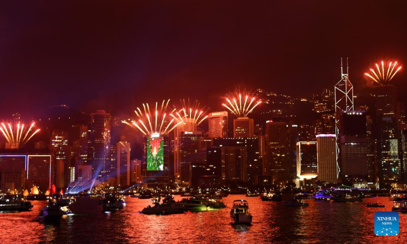 Fireworks explode to celebrate the New Year in Hong Kong, south China, Jan. 1, 2023. (Xinhua/Chen Duo)