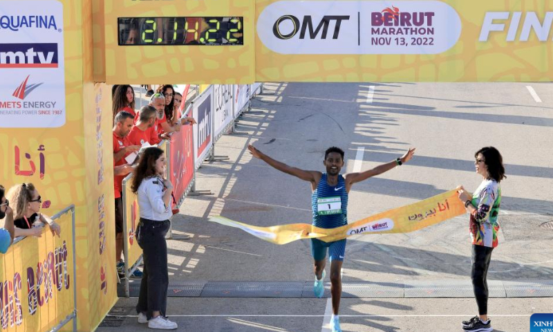 Ethiopian runner Metko Dekiba crosses the finish line during the Beirut International Marathon in Beirut, Lebanon, Nov. 13, 2022. Photo: Xinhua