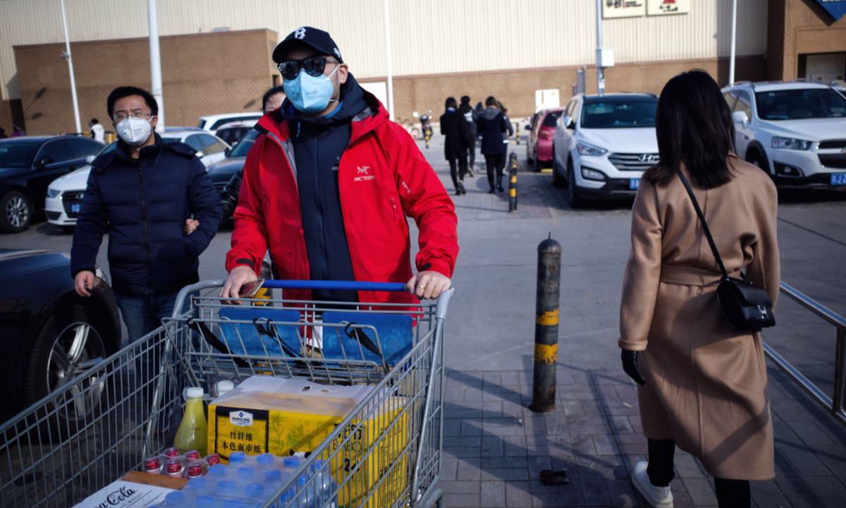 People shop in a Beijing market. Photo: CFP
