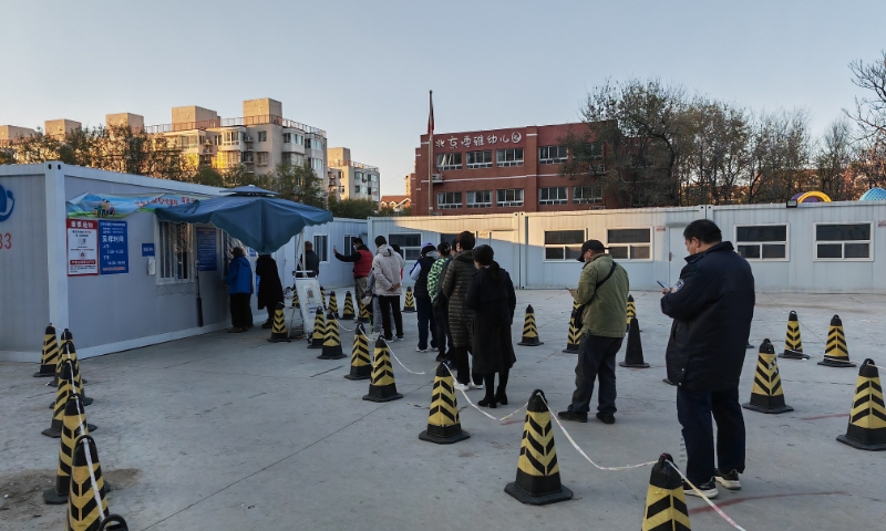 Residents in Beijing line to take nucleic acid tests on November 15, 2022. Photo: VCG