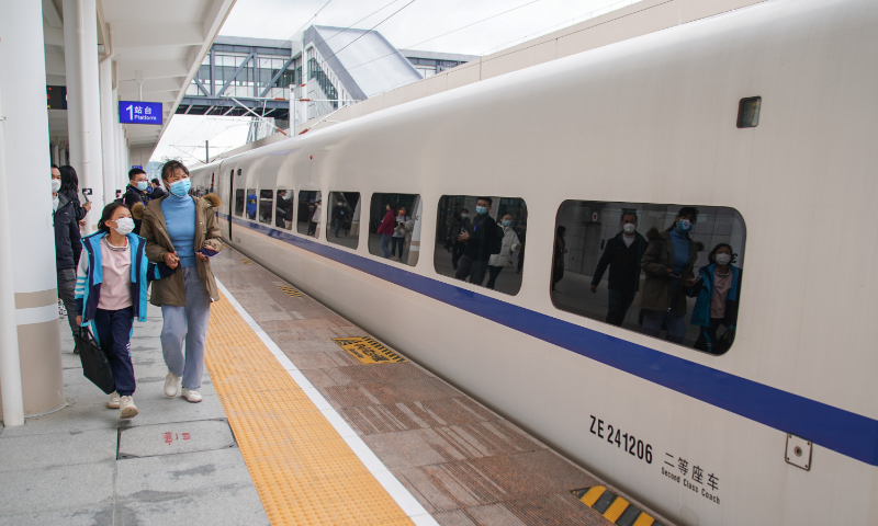 People board a train at Zhongzuo South Station in Chongzuo, in South China's Guangxi Zhuang Autonomous Region on December 5, 2022. Photo: VCG