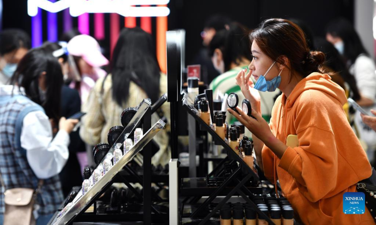 A customer tries cosmetic products in a duty-free shop in Haikou, capital of south China's Hainan Province, Jan 3, 2022. Photo:Xinhua