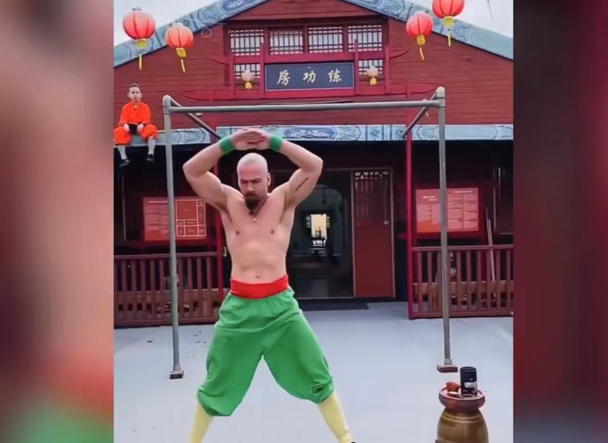 A British man who spent 20 years studying martial arts at the Shaolin Temple in Central China's Henan Province has returned to London to open a martial arts school. Photo: The Paper 