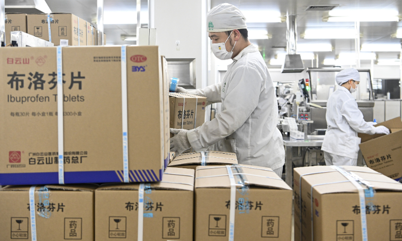 The staff of Guangzhou Baiyunshan Pharmaceutical General Factory sort out the packed ibuprofen tablets on Demcember 29, 2022. Photo: VCG