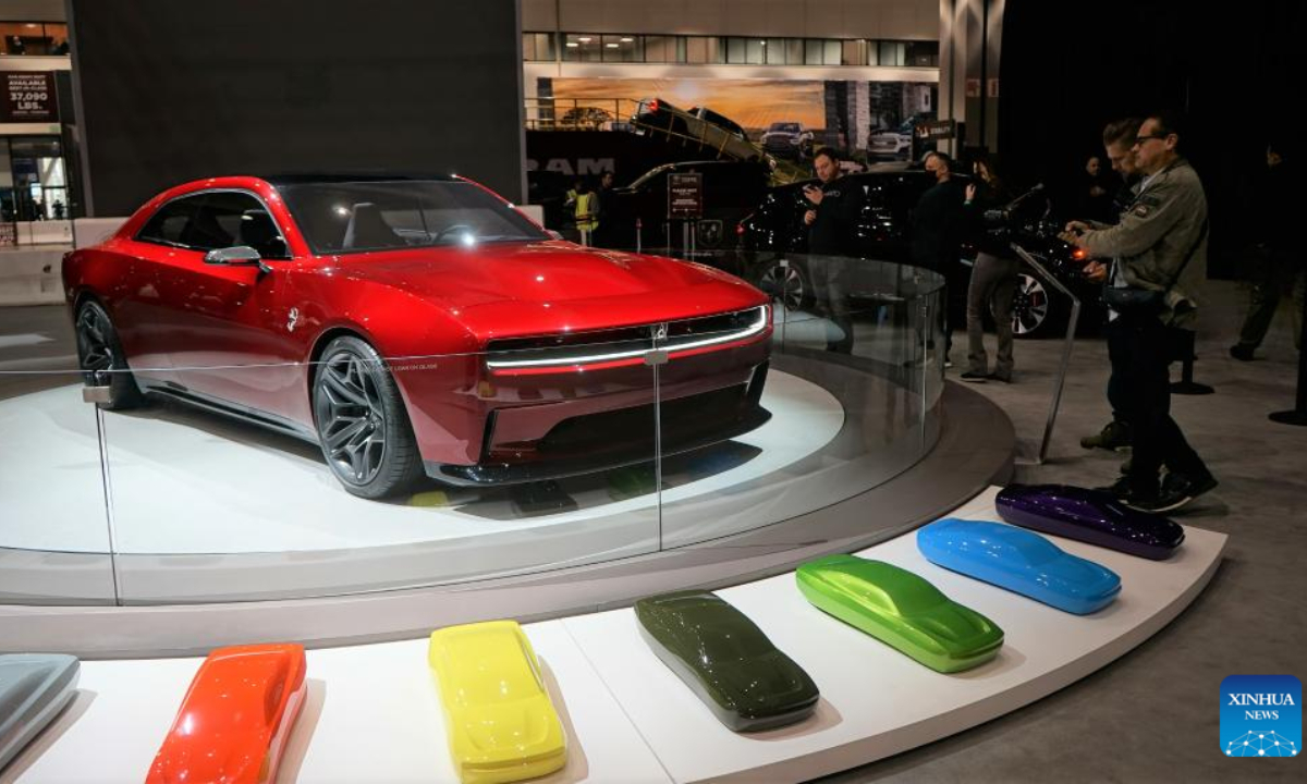 Visitors look at a car during a media preview at the 2022 Los Angeles Auto Show in Los Angeles, the United States, Nov 17, 2022. The auto show will open to the public from Friday until Nov 27. Photo:Xinhua