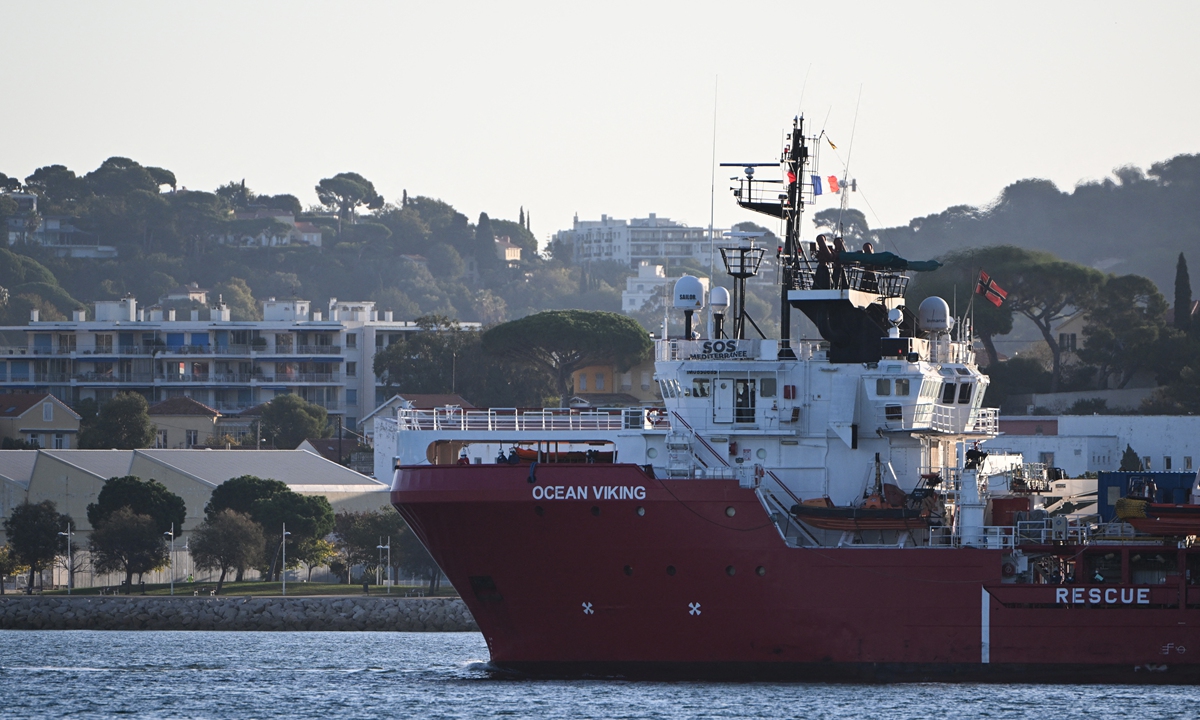 The Ocean Viking rescue ship of maritime humanitarian organization SOS Mediterranee arrives at Toulon, France, with migrants on board, on November 11, 2022. Photo: AFP