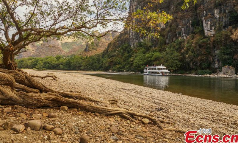 Riverbed is died up and exposed along the Lijiang River due to severe drought in Guilin, south China's Guangxi Zhuang Autonomous Region, Nov. 10, 2022. Photo: China News Service