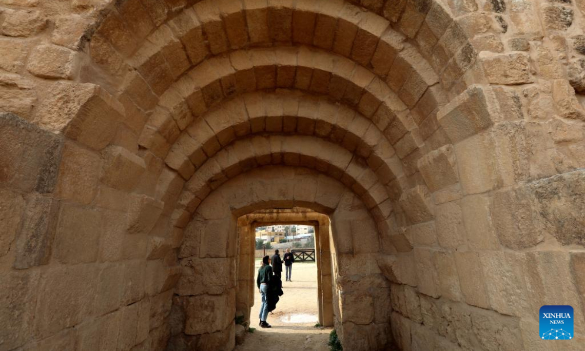 Tourists visit a Roman archeological site in Jerash, Jordan, on Dec 23, 2022. Photo:Xinhua