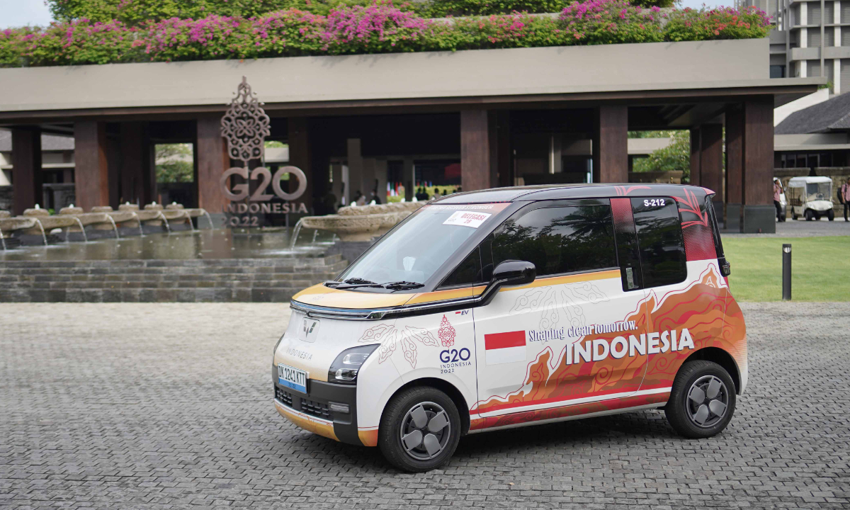 Air ev, a new-energy shuttle vehicle sponsored by SAIC-GM-Wuling Automobile, a joint venture based in Liuzhou, runs along a street in Bali, Indonesia, where the ongoing 17th G20 summit is being held. Photo: Courtesy of SAIC-GM-Wuling