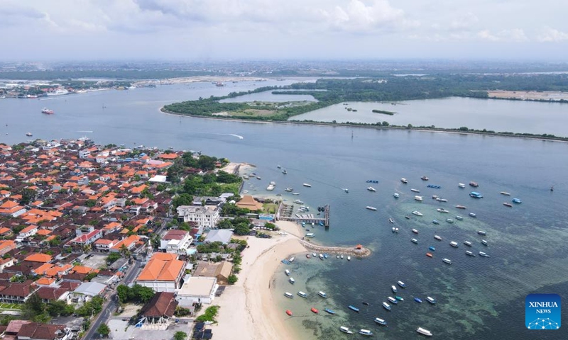 This aerial photo taken on Nov. 12, 2022 shows a view of Tanjung Benoa beach and nearby scenery in Bali, a famous tourist destination of Indonesia. (Xinhua/Xu Qin)