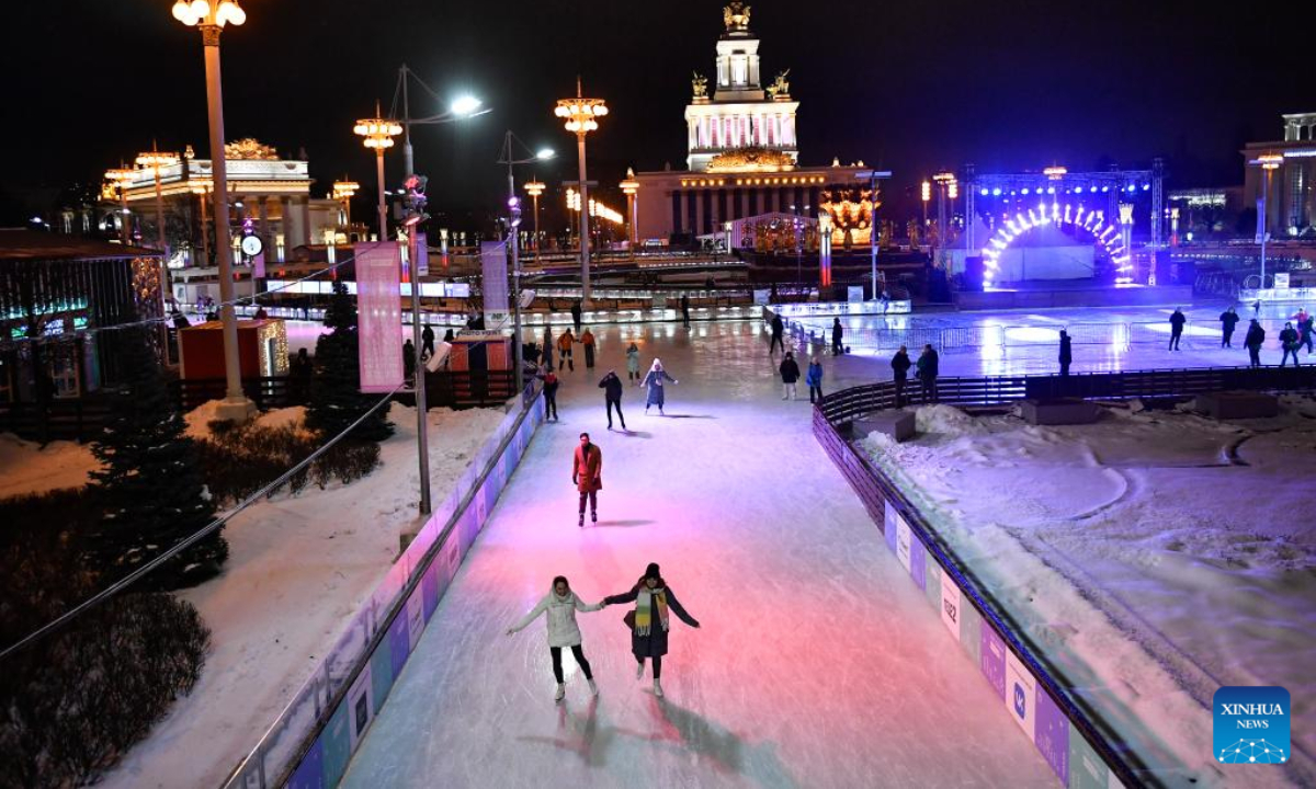 People skate at the VDNH ice rink in Moscow, Russia, Nov 25, 2022. An outdoor artificial ice rink at VDNH (The Exhibition of Achievements of National Economy) opened on Friday. Photo:Xinhua
