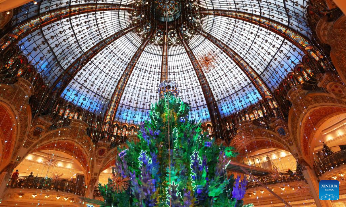 A giant Christmas tree is seen at the Galeries Lafayette department store in Paris, France, Nov 17, 2022. Photo:Xinhua