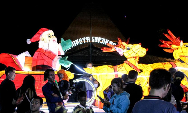 This photo shows Christmas lantern decorations in Surakarta, Central Java, Indonesia, Dec. 10, 2022. (Photo by Bram Selo/Xinhua)