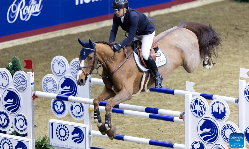 Rodrigo Pessoa of Brazil rides his horse Major Tom over an obstacle during the first round of the Longines FEI Jumping World Cup Toronto 2022 in Toronto, Canada, on Nov. 12, 2022. (Photo by Zou Zheng/Xinhua)