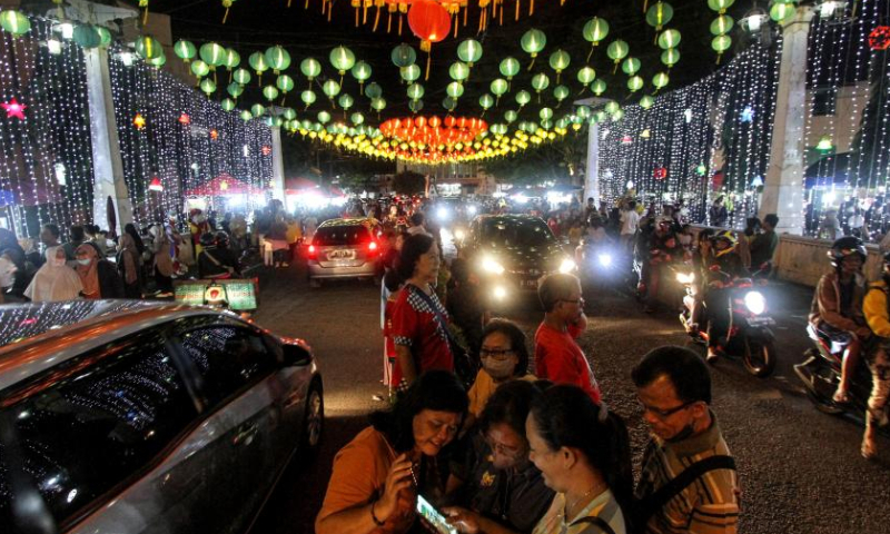 This photo shows Christmas lantern decorations in Surakarta, Central Java, Indonesia, Dec. 10, 2022. (Photo by Bram Selo/Xinhua)