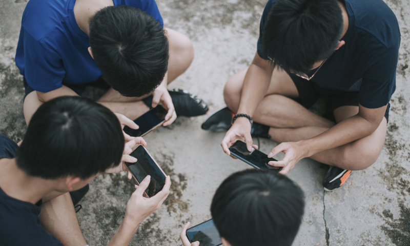 Online games connecting Japan's kids in pandemic era, but addiction worries  rising - The Mainichi