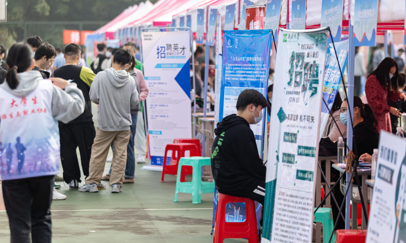 A job fair is held on November 12, 2022 at Huzhou Vocational and Technical College in East China's Zhejiang Province. Photo: VCG