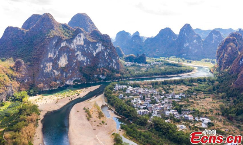 Riverbed is died up and exposed along the Lijiang River due to severe drought in Guilin, south China's Guangxi Zhuang Autonomous Region, Nov. 10, 2022. Photo: China News Service