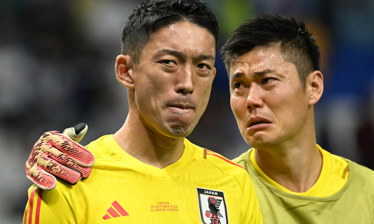 Japan’s goalkeeper Shuichi Gonda (left) and goalkeeper Eiji Kawashima react to their team’s defeat in the Qatar World Cup 2022 in Doha, Qatar on December 5, 2022. Photo: AFP