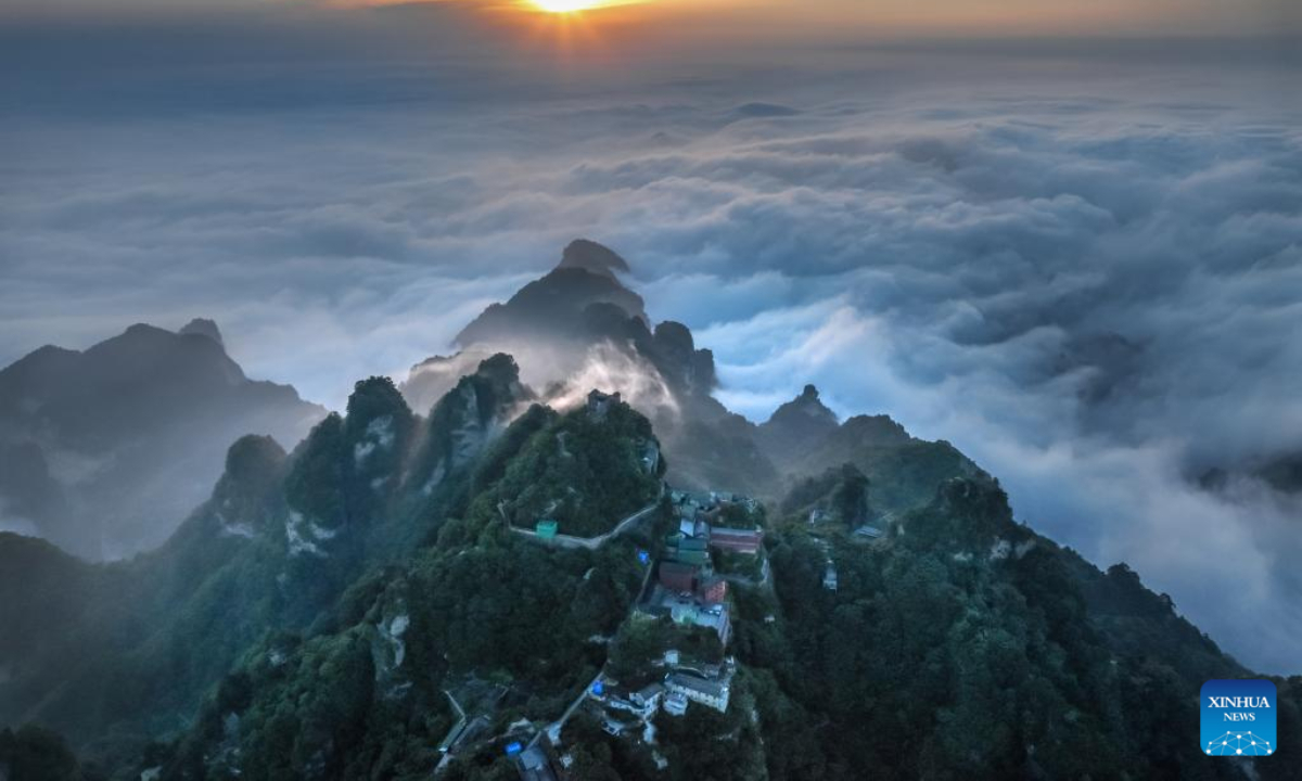 This photo taken on July 26, 2022 shows Mount Wudang shrouded in clouds at sunrise in central China's Hubei Province. Photo:Xinhua