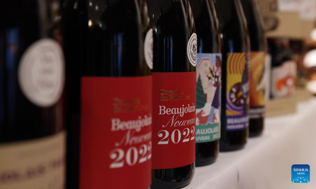 Bottles of new Beaujolais Nouveau wine are on sale at an alcohol boutique in Paris, France, Nov 17, 2022. The new Beaujolais Nouveau, a well-known French wine, was released on Thursday. Photo:Xinhua