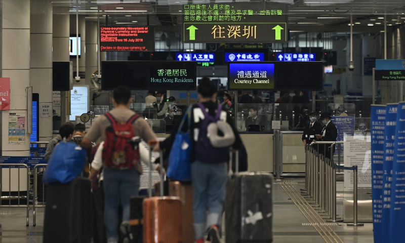 Passengers enter Shenzhen from Hong Kong on January 6, 2022. Photo: VCG